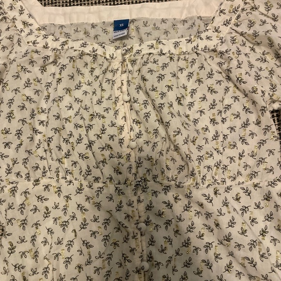 Old Navy Puff Sleeve Smocked Blouse - Picture 2 of 4